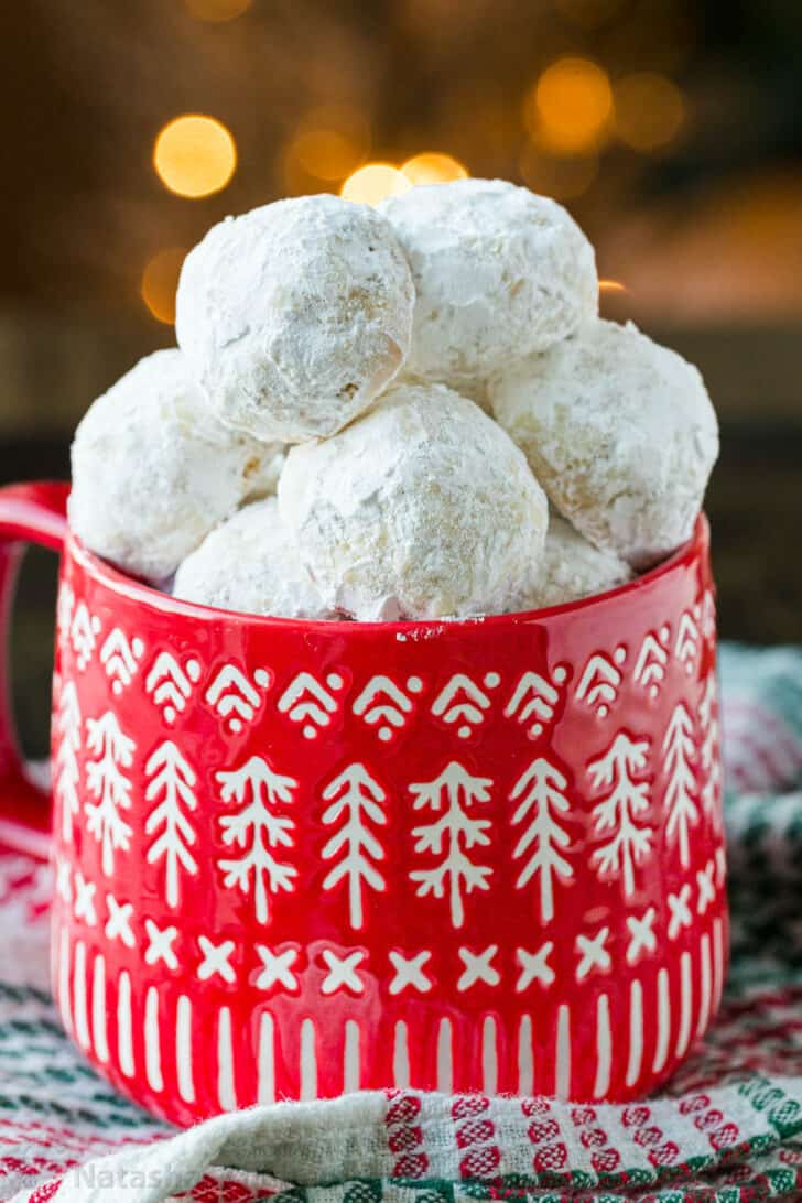 Russian tea cakes cookies served in a mug